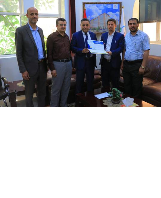 المدير العام يكرم عدداً من الموظفين من عدة أقسام مختلفة >